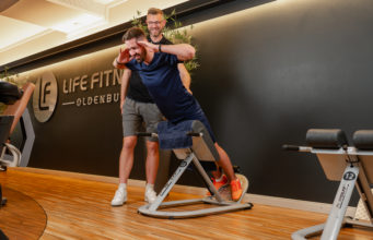Effektive Hilfe bei Rücken- und Gelenkschmerzen: Mit LIFE Fitness Oldenburg zu mehr Lebensqualität