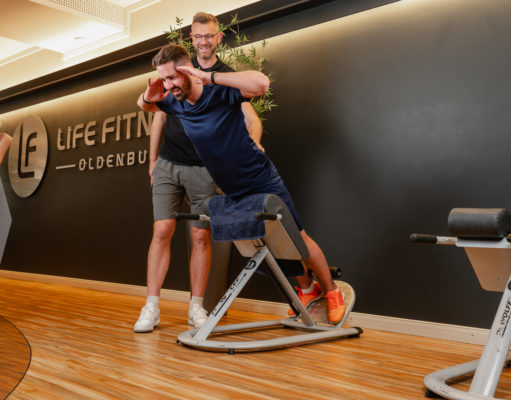Effektive Hilfe bei Rücken- und Gelenkschmerzen: Mit LIFE Fitness Oldenburg zu mehr Lebensqualität